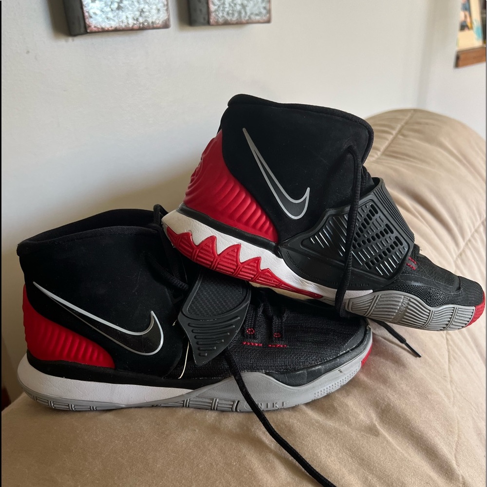 Kyrie’s size 3, worn one basketball season. In great condition!